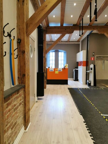 Double M Renhold, Apolskyte