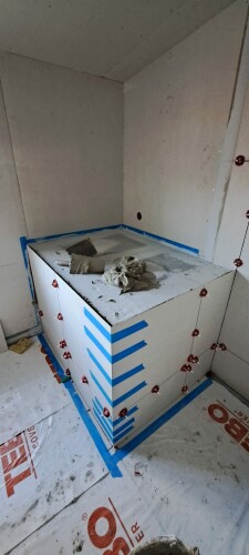 Mur & Flis Costiniuc