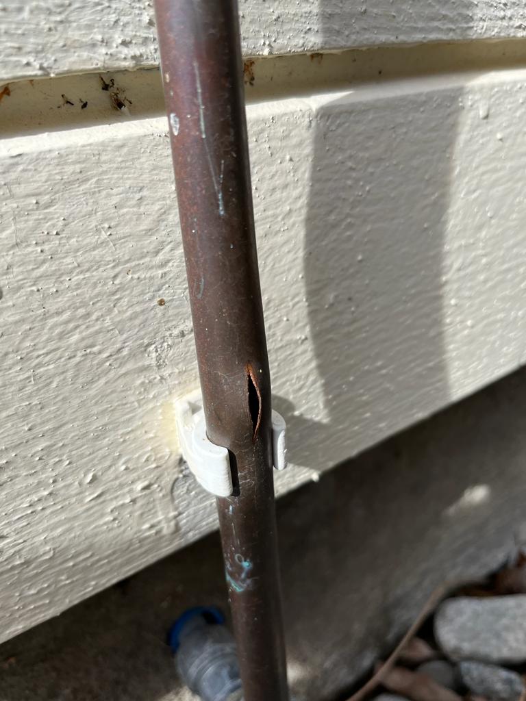 Fix a leak in pipe, and install a valve Lillestrøm Få anbud på jobben!