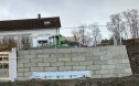 458521607 1267437544671336 8420831799600930466 n Oppsett av rekkverk på mur