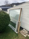 Tranportere gammelt vindu til gjenvinning