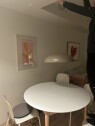 Henge opp en lampe i leilighet.