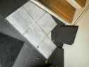 Att.SPUpgLtWhKXFAvqzscnBuF3Oj ecBAWwTdfTA1vRBGo Legge nye flis i inngangspart i oppgang, et lite område (om lag 1-2 kvm)