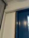 Rette dørkarmen og tettere både hoveddør og bakdør. Skyvedør
