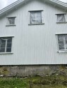 Vegg vinduer Skifte av vinduer gammelt hus før vinteren