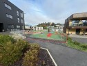 Bilde 2 Oppføring av et gjerde med port til felles lekeplass.